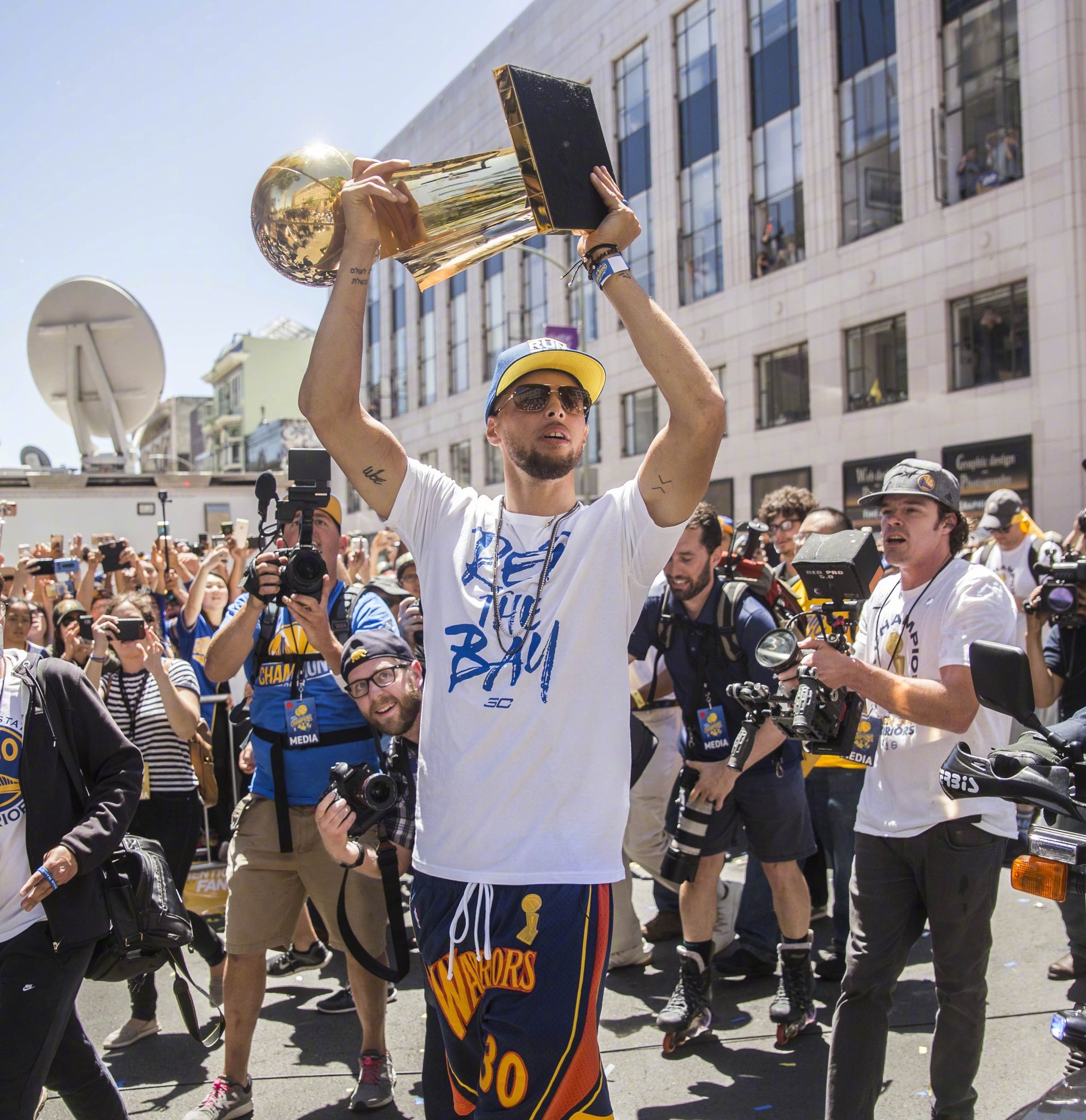 动员追随她 动员追随她