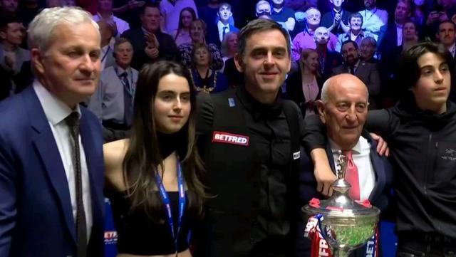 强调团队合 强调团队合